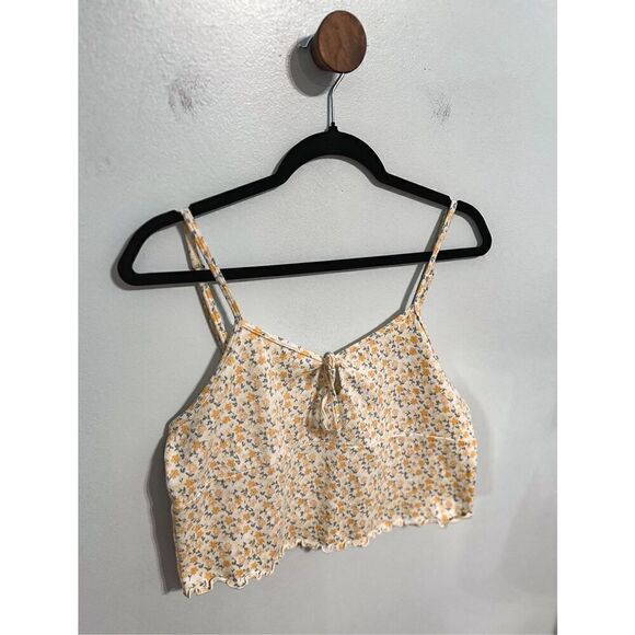 Adorable floral top - Picture 1 of 3